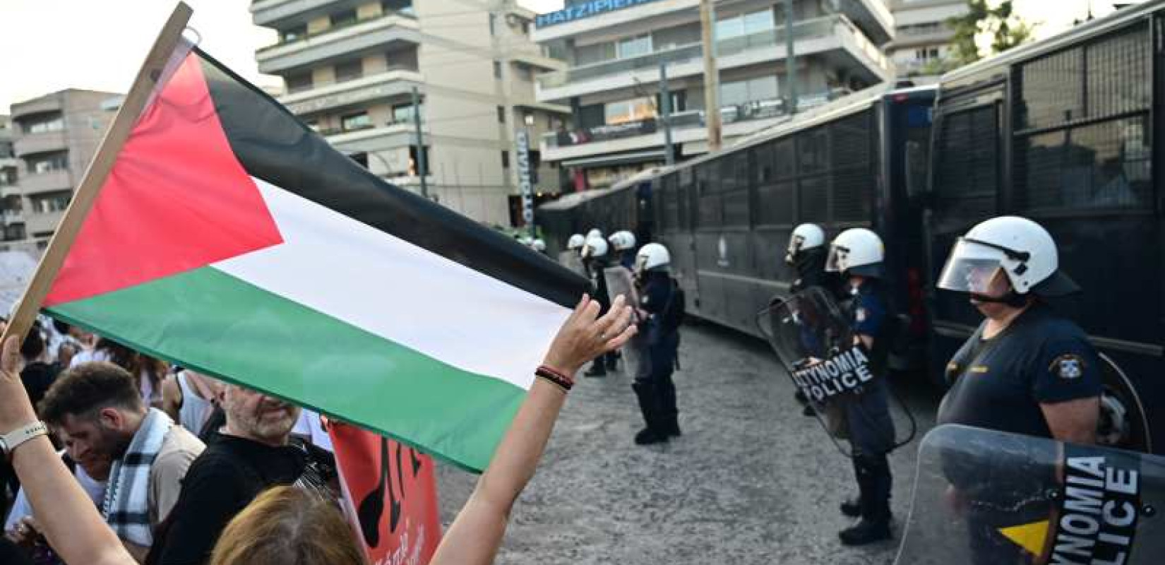 Άνδρας των ΜΑΤ εύχεται το Ισραήλ να είχε βυθίσει το Madleen: «Θα πέσει πάρα πολύ ξύλο» (βίντεο)