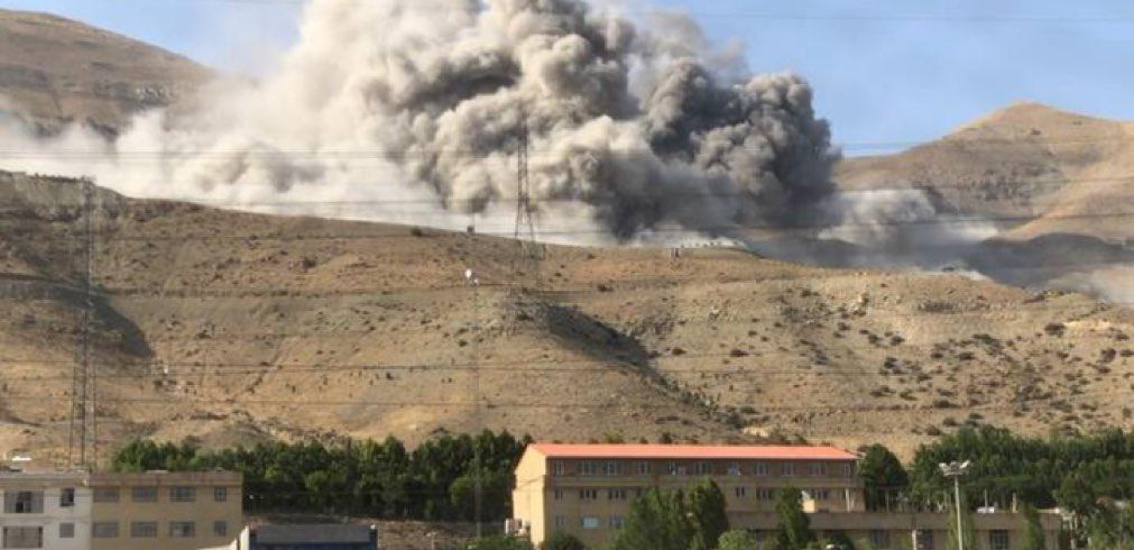 Ιράν: Νέοι ισραηλινοί βομβαρδισμοί σε στρατιωτική βάση στη δυτική Τεχεράνη - Ουρές χιλιομέτρων με κατοίκους να απομακρύνονται από την πρωτεύουσα