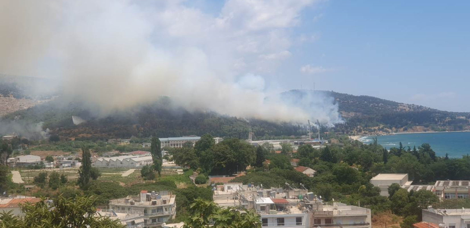 Καβάλα: Έσβησε η φωτιά που ξέσπασε στην ανατολική είσοδο της πόλης
