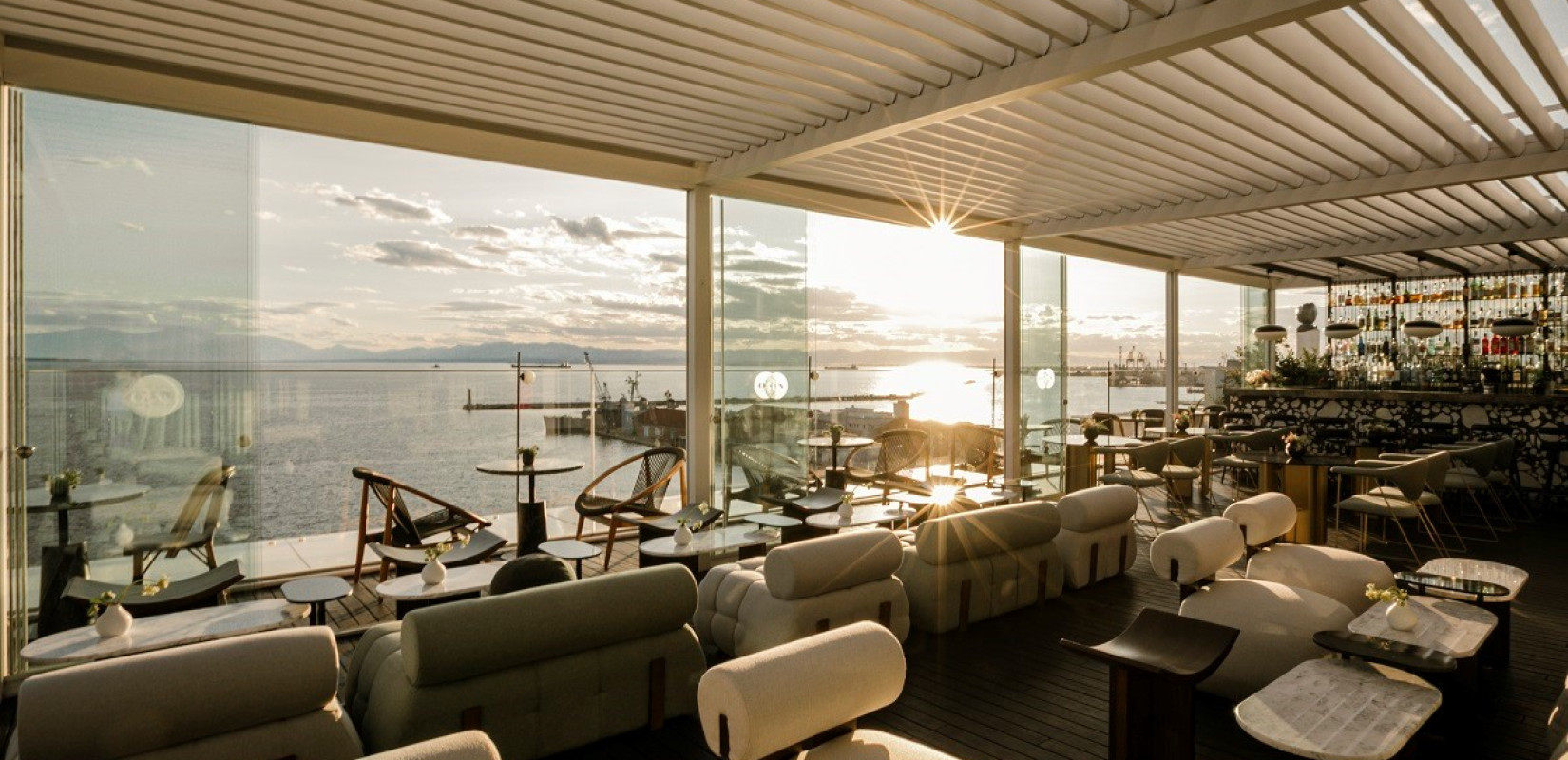 ON Rooftop Bar: Καλοκαιρινό, ανακαινισμένο και με signature cocktails εμπνευσμένα από την ιστορία της Θεσσαλονίκης