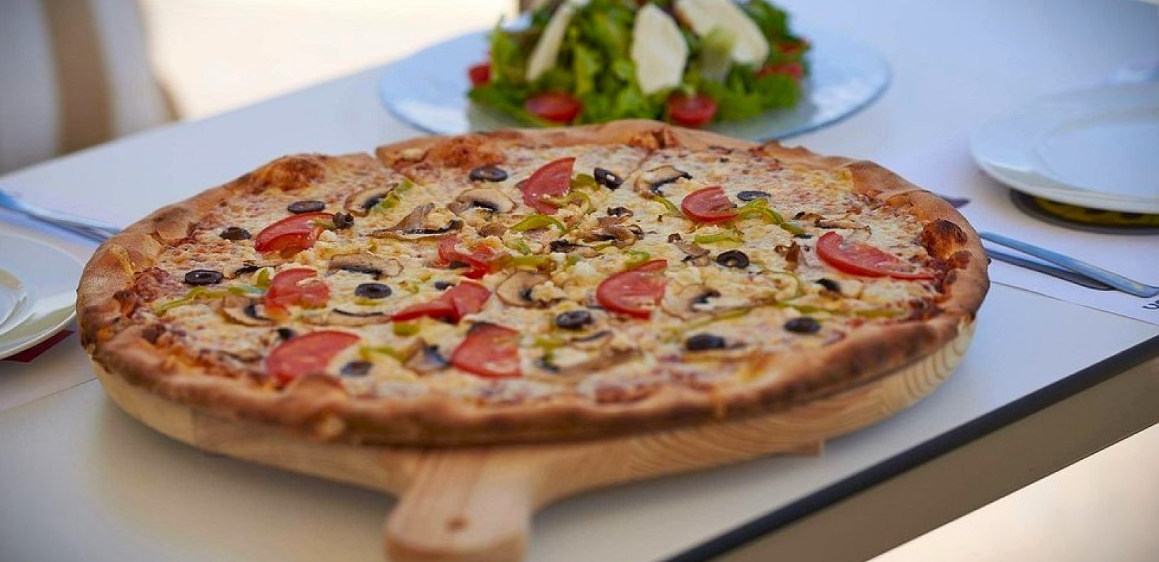 Pizza Top: Το πιο… top ιταλικό εστιατόριο στη Βουρβουρού, σας περιμένει κι αυτό το καλοκαίρι