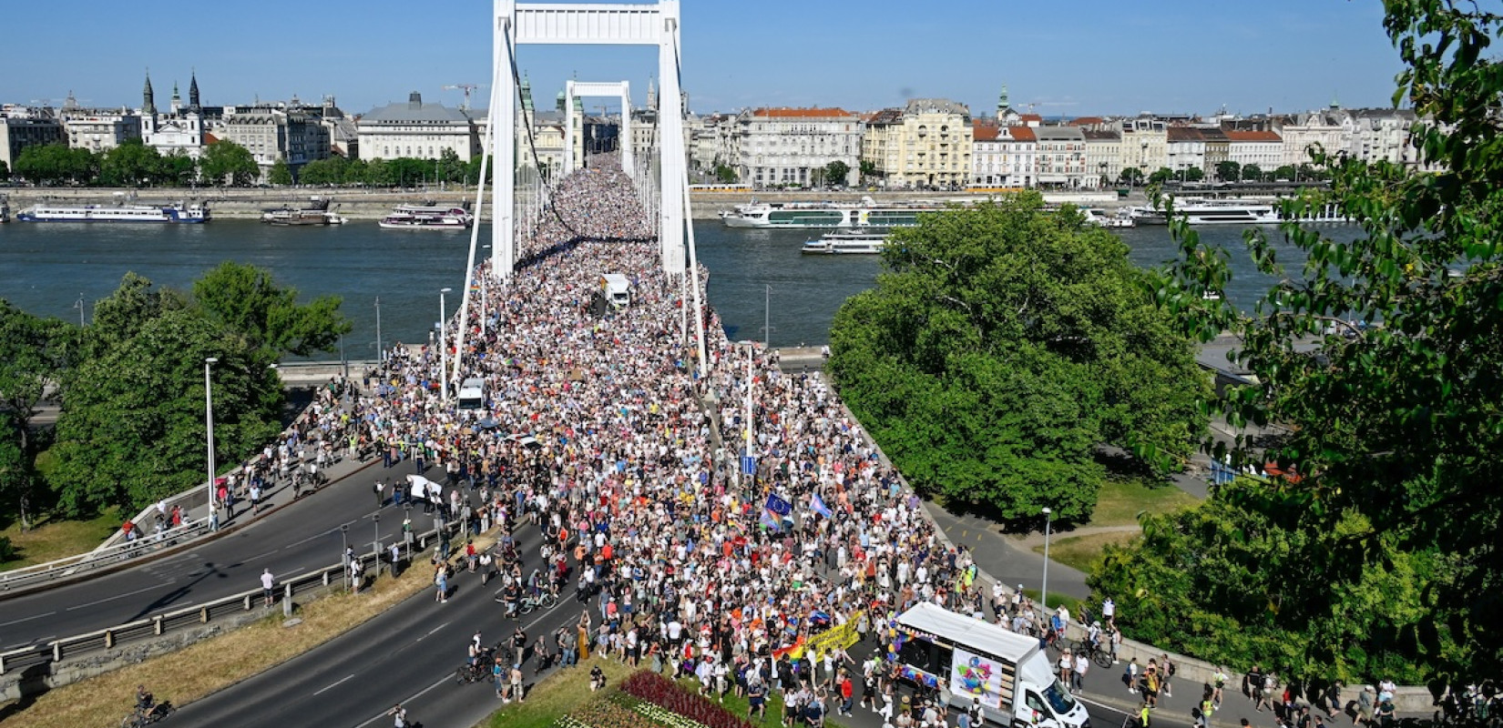 Ουγγαρία: Δεκάδες χιλιάδες συμμετείχαν στο Pride της Βουδαπέστης, παρά τις απειλές του Β. Όρμπαν
