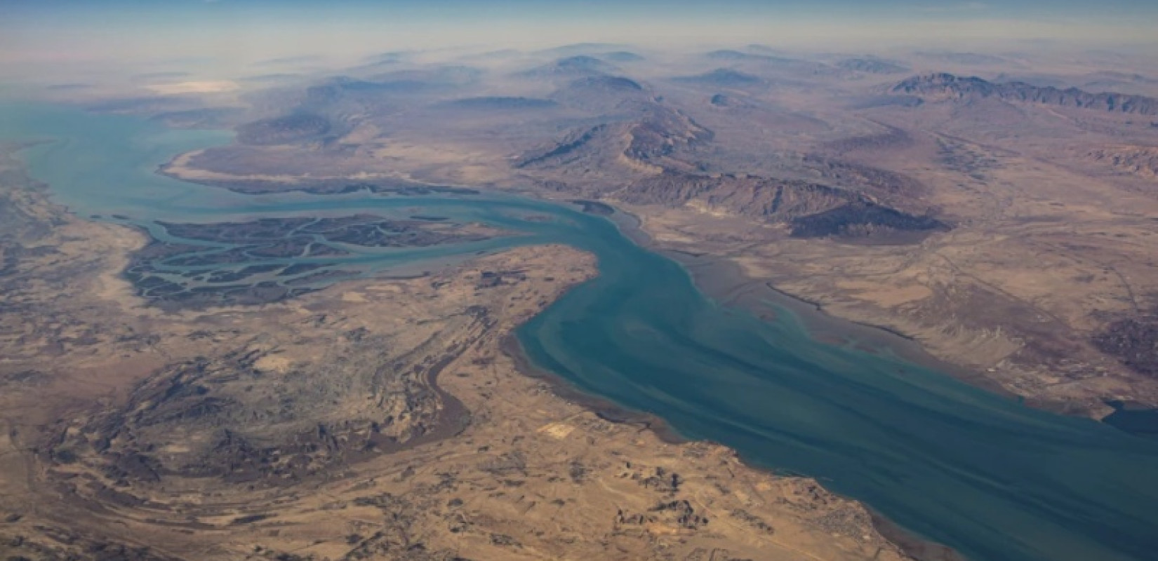 Στενά του Ορμούζ: Οι επιπτώσεις στην παγκόσμια οικονομία του ναυτικού αποκλεισμού των ΗΠΑ