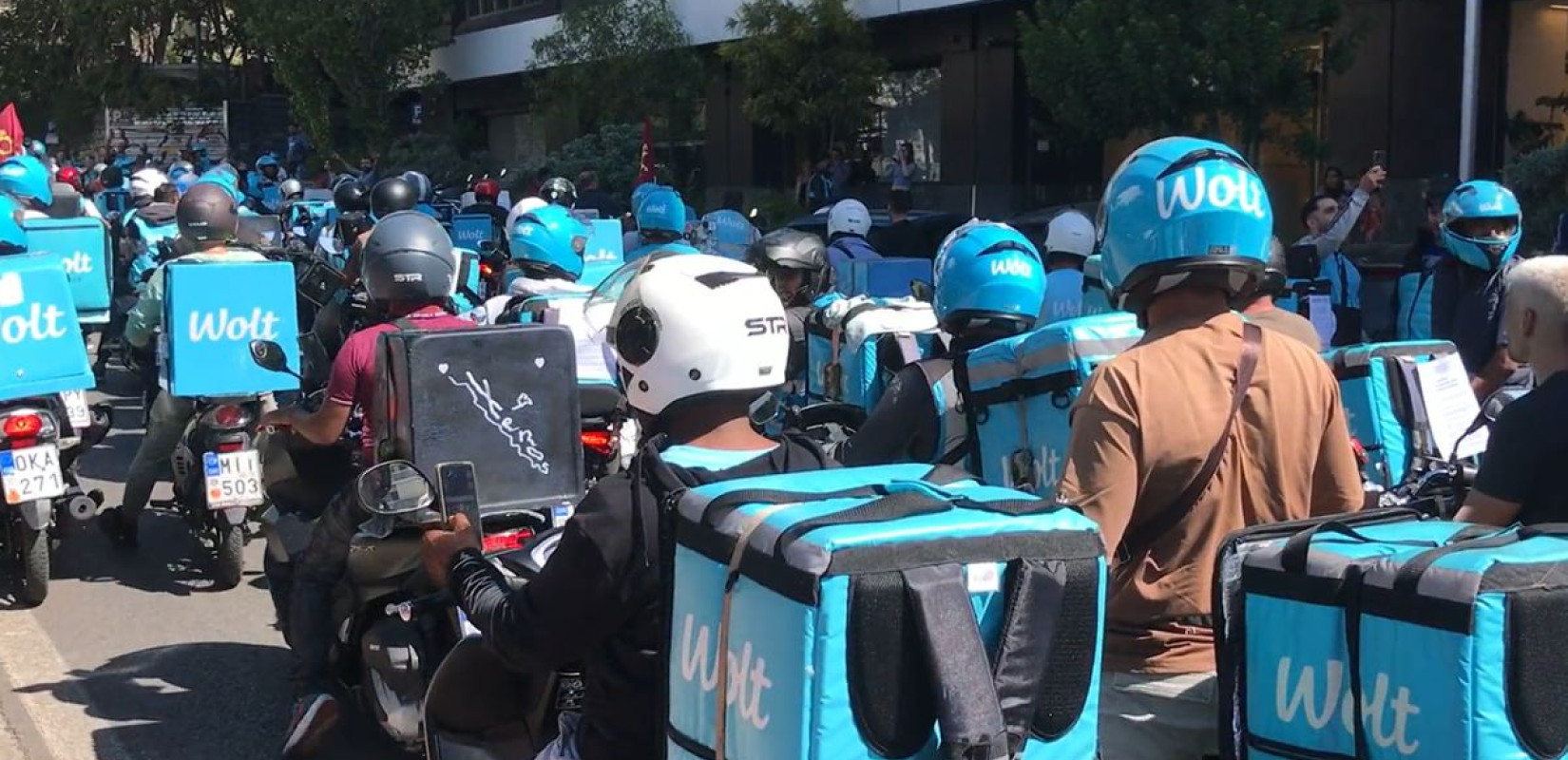 Θεσσαλονίκη: Τετράωρη στάση εργασίας σήμερα από τους διανομείς της Wolt – Καταγγέλλουν αιφνίδιες μειώσεις αμοιβών