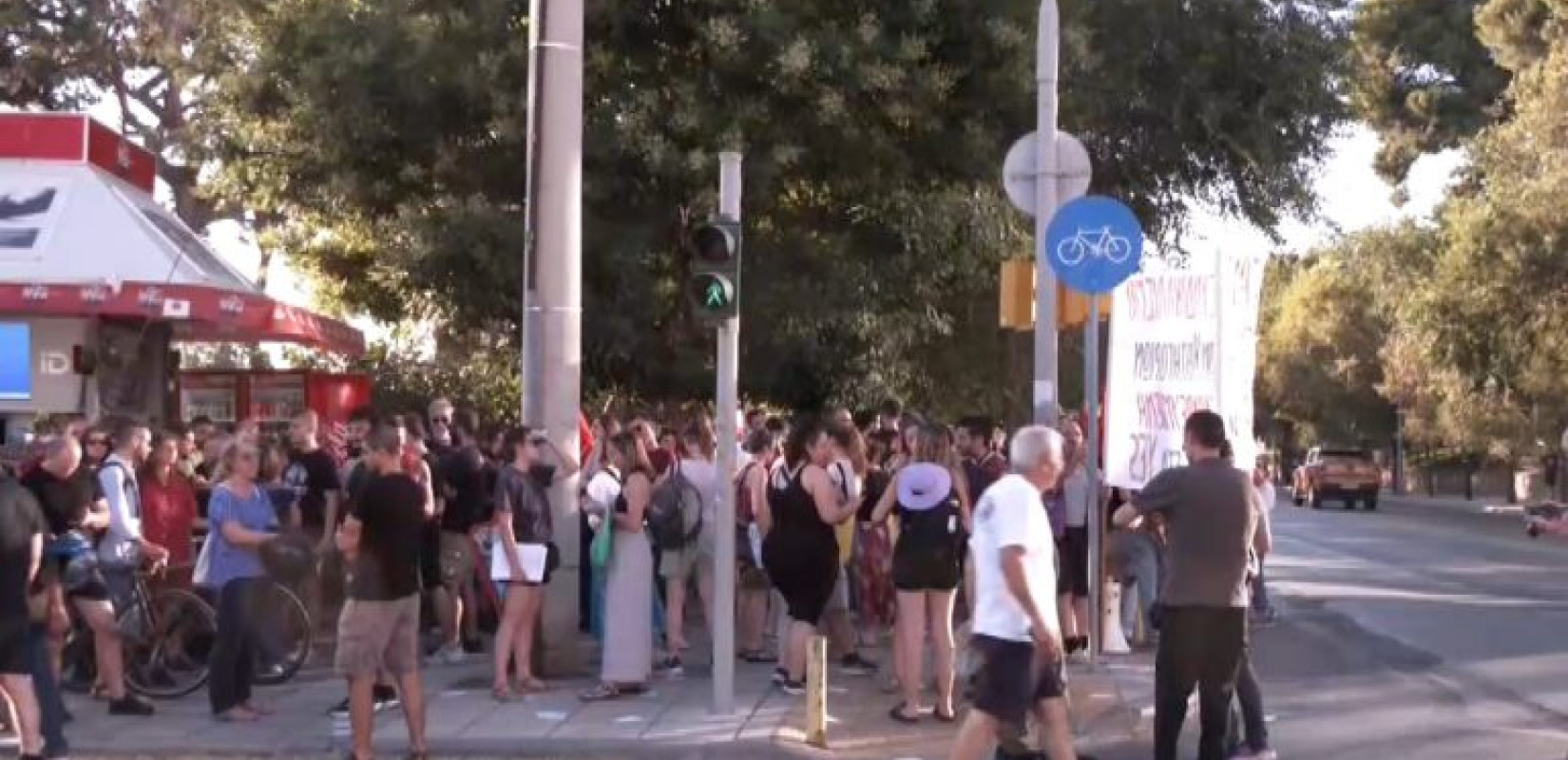 Θεσσαλονίκη: Διαμαρτυρία εργαζομένων στον επισιτισμό - Συμπαράσταση σε απολυμένο συνάδελφό τους
