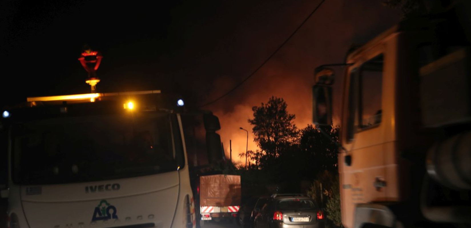 Θεσσαλονίκη- Πυροσβεστική: Eκτενείς υλικές ζημιές στην εταιρεία ανακύκλωσης από την φωτιά στη Σίνδο