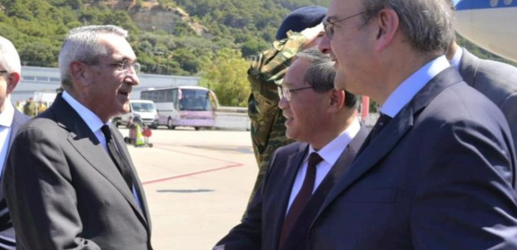 Στη Ρόδο ο Κινέζος πρωθυπουργός Λι Τσιάνγκ - Tον υποδέχτηκε ο Κ. Χατζηδάκης