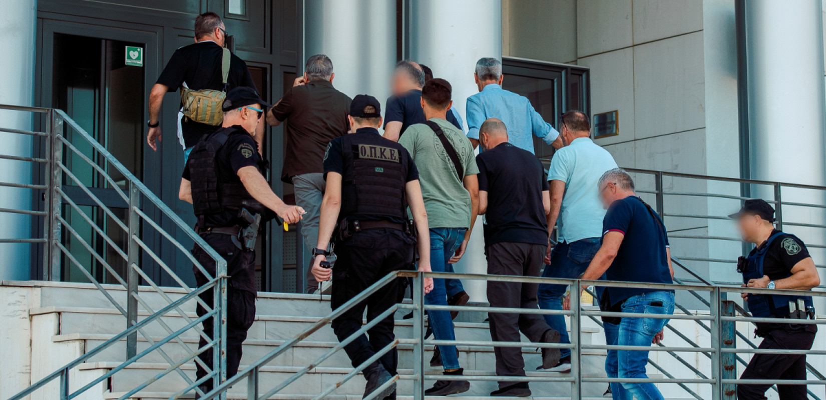 Θεσπρωτία: Προφυλακίστηκαν οι 13 από τους 14 συλληφθέντες τελωνειακούς του μεθοριακού σταθμού Μαυροματίου