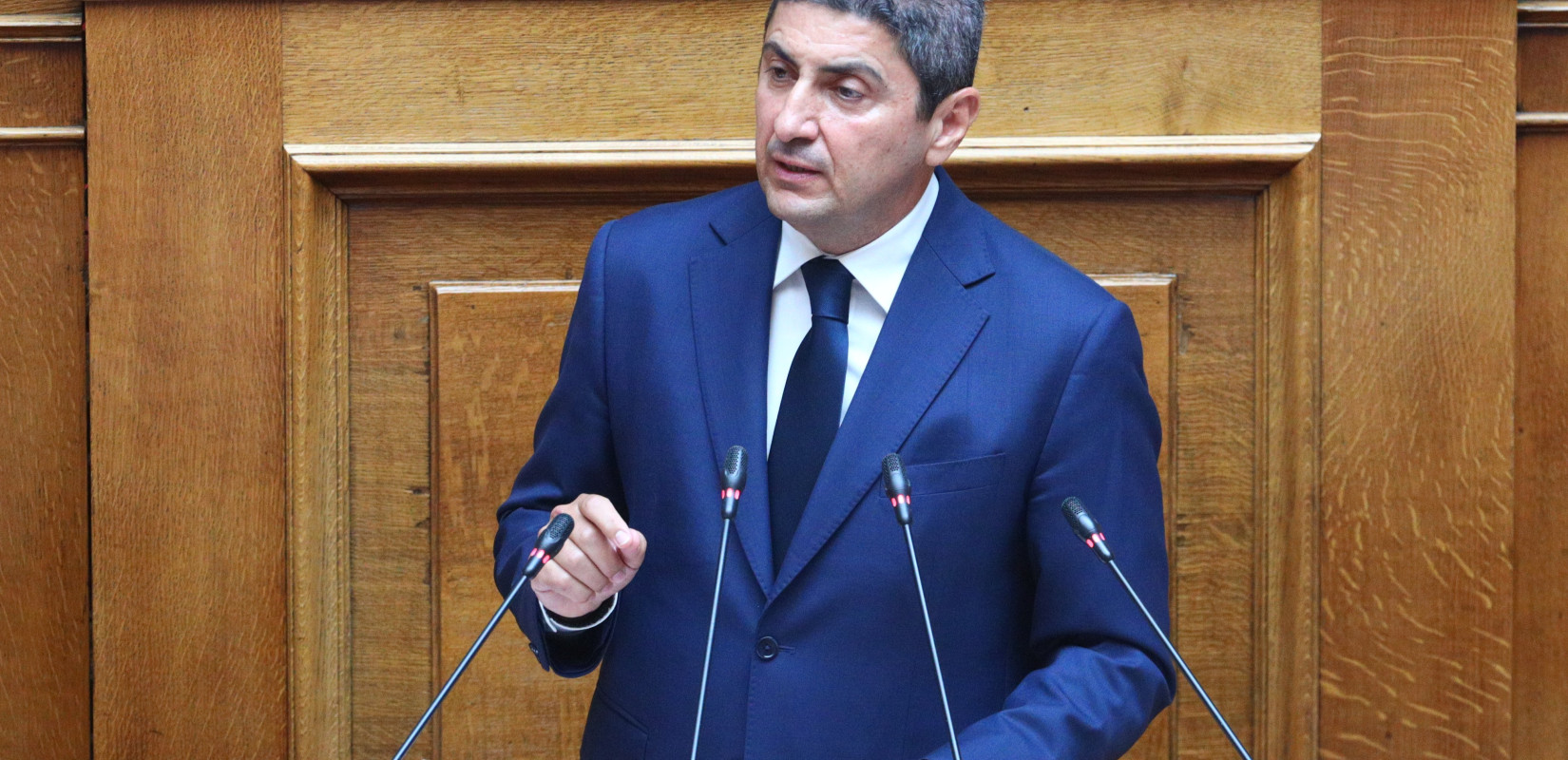 Βουλή - Λ. Αυγενάκης: «Δεν θα επιτρέψω σε κανέναν να σπιλώσει το όνομά μου»