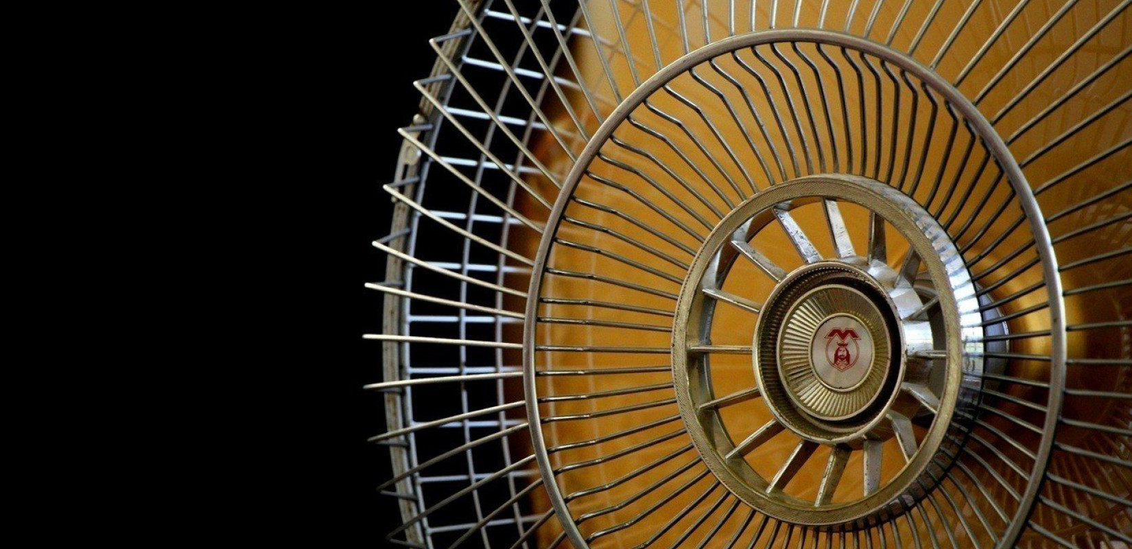 Καύσωνας χωρίς κλιματιστικό: Πρακτικές λύσεις με την χρήση μόνο ανεμιστήρα