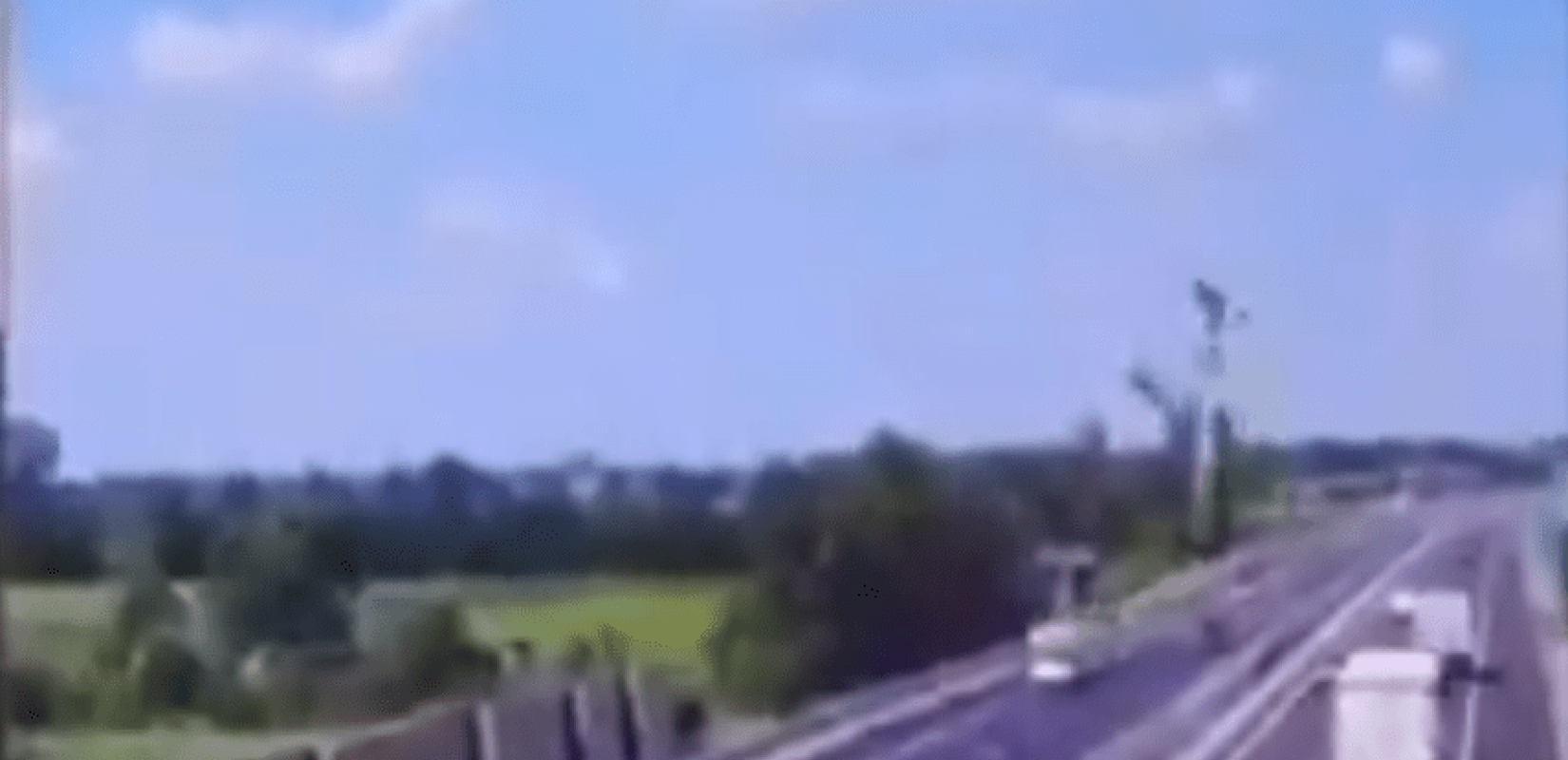 Ιταλία: Συντριβή αεροσκάφους σε αυτοκινητόδρομο έξω από την Μπρέσια - Νεκροί οι δυο επιβαίνοντες