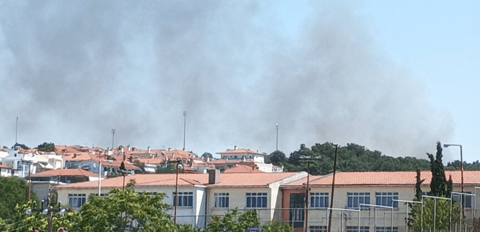 Υπό μερικό έλεγχο η φωτιά στην Περαία