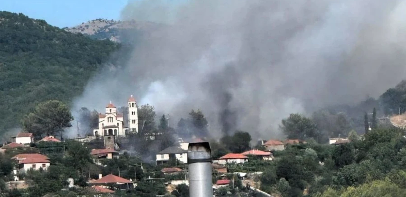 Μεγάλη φωτιά στο Νεοχώρι Ιωαννίνων κοντά στην Κακαβιά - Ήχησε το 112 (βίντεο)