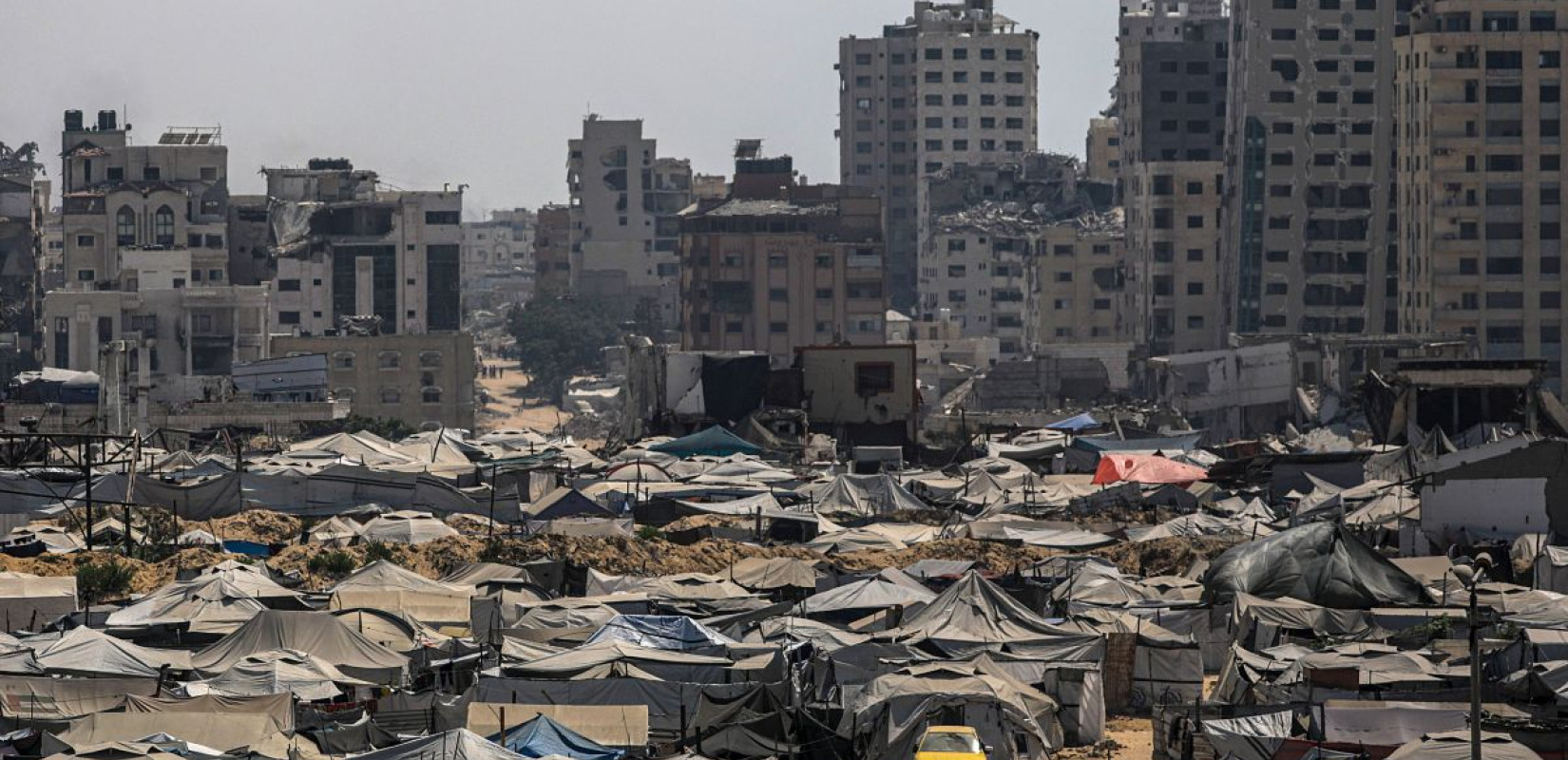 Η Βρετανία προχώρησε σε ρίψεις από αέρος ανθρωπιστικής βοήθειας στη Γάζα