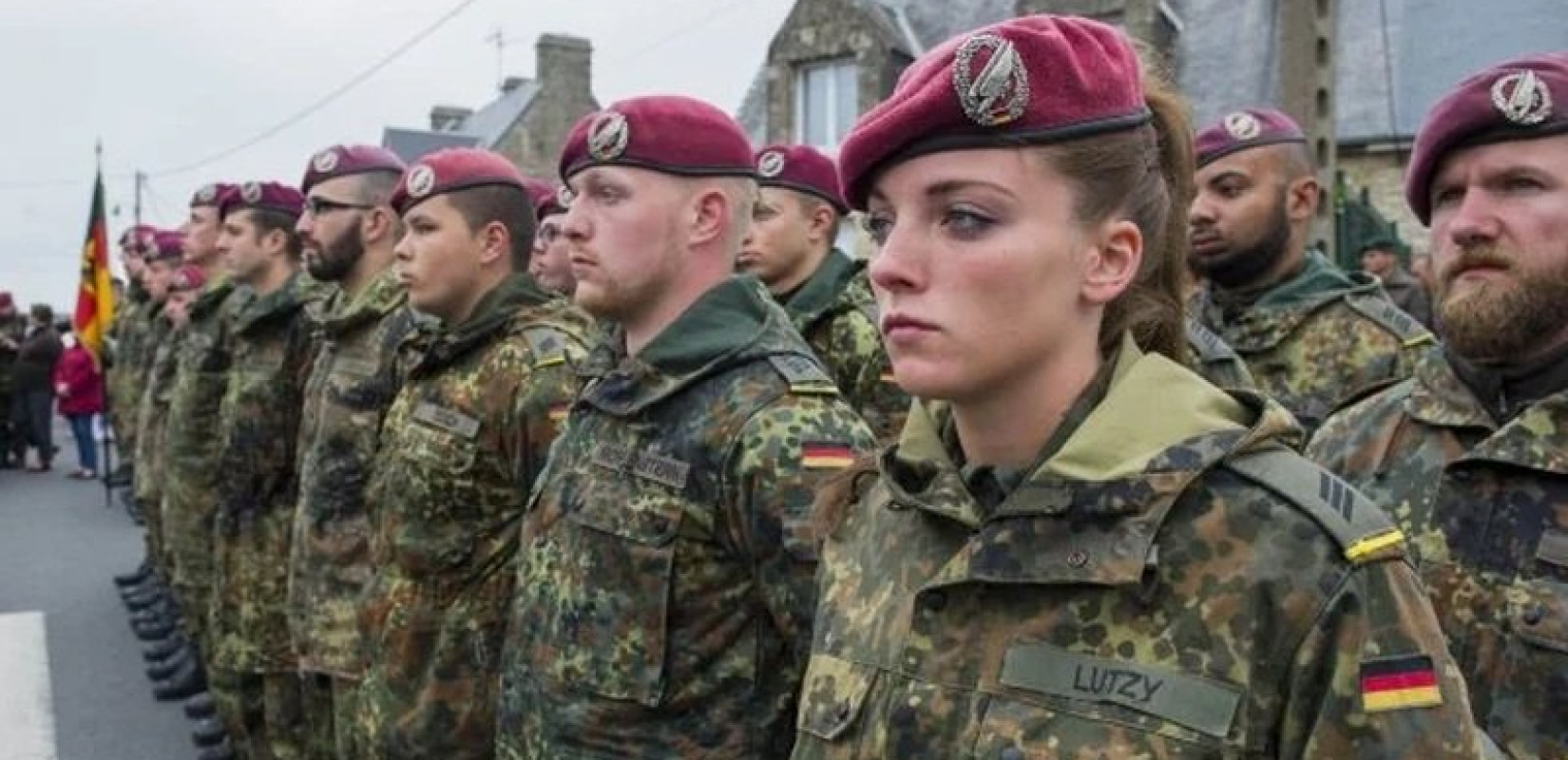 Γερμανία - Ο ηγέτης της αριστεράς συμβουλεύει: «Καπνίστε μαριχουάνα πριν παρουσιαστείτε για να αποφύγετε τη θητεία»