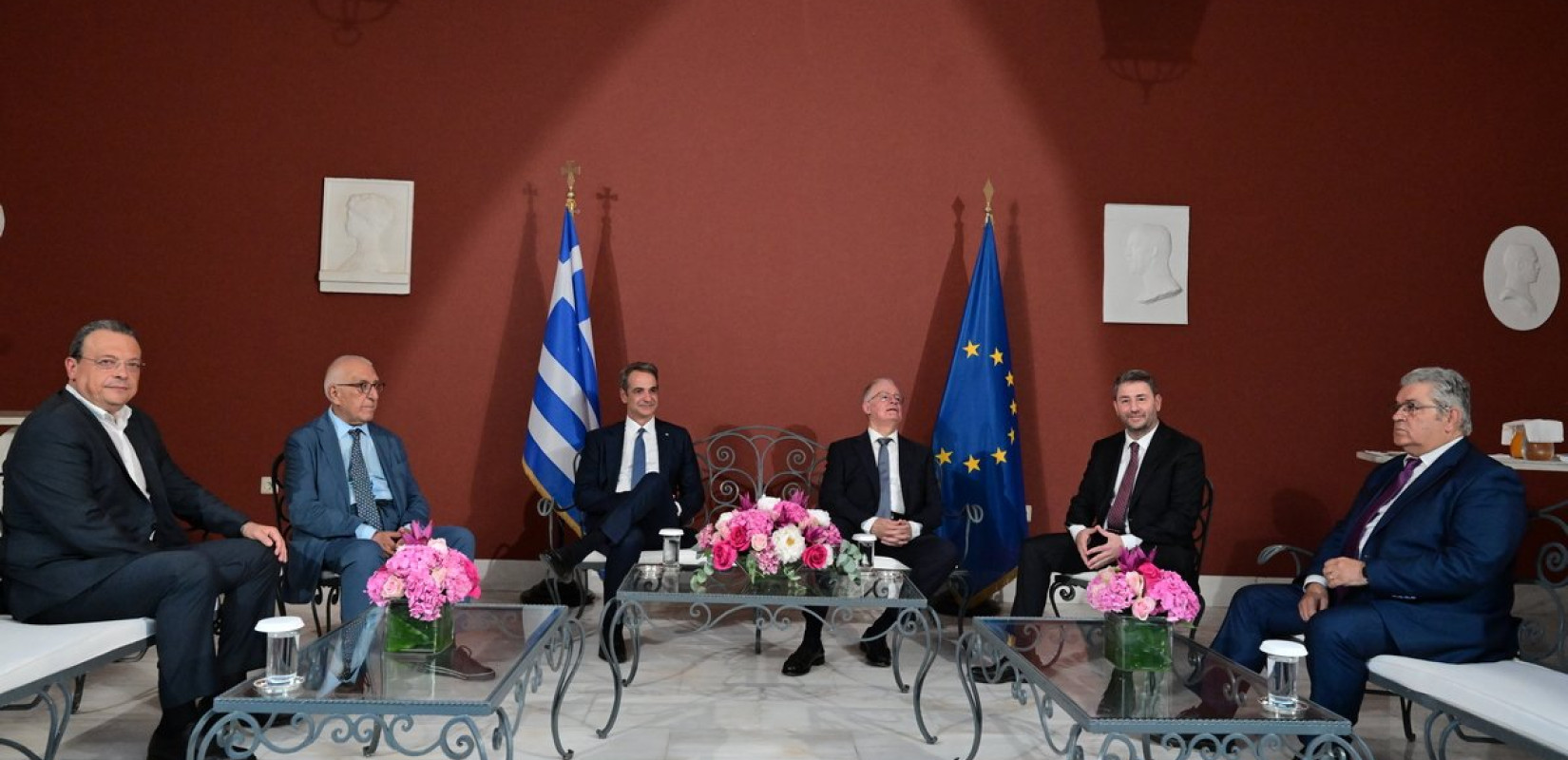 Δεξίωση του ΠτΔ στους πολιτικούς αρχηγούς για την αποκατάσταση της Δημοκρατίας - Τα τετ α τετ και οι απόντες