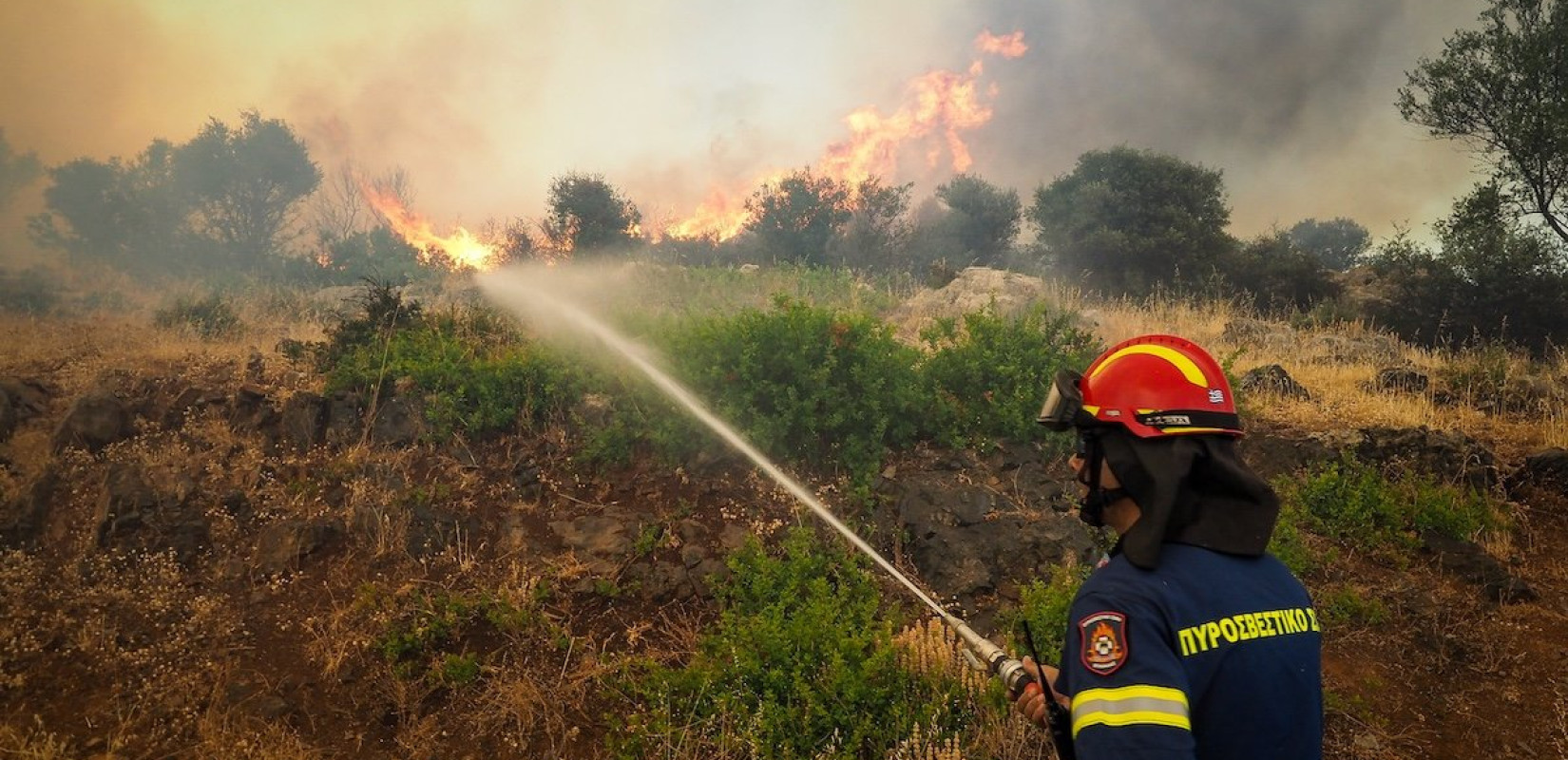 Θεσσαλονίκη: Συνεχίζεται η μάχη με τις φλόγες στη Βόλβη - Εκκενώθηκε το Βαγιοχώρι όχι η δομή