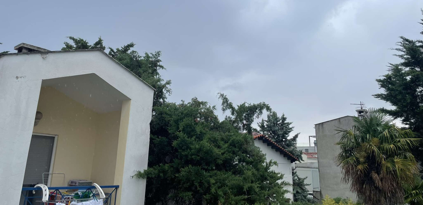 Χαλκιδική - Κακοκαιρία: Άνοιξαν οι ουρανοί στο πρώτο πόδι (βίντεο)