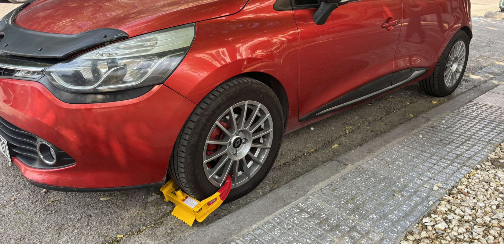 Θεσσαλονίκη: Στις «δαγκάνες» της δημοτικής αστυνομίας, παράνομα σταθμευμένα ΙΧ - Πρεμιέρα σήμερα από την Αγίου Δημητρίου (βίντεο)