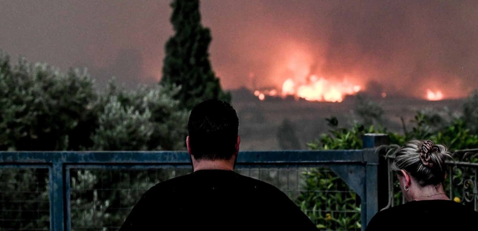 Σε πύρινο κλοιό η μισή Ελλάδα - Δύσκολη νύχτα σε Βόλβη, Πάτρα, Χίο, Ζάκυνθο, Πρέβεζα και Βόνιτσα (βίντεο)