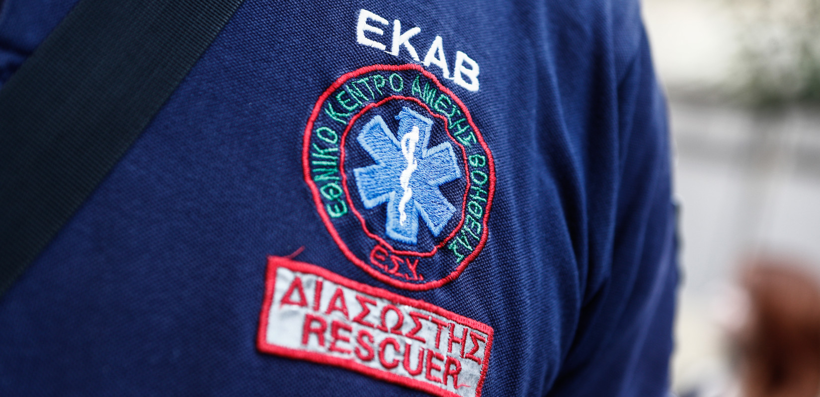 Θεσσαλονίκη: Άνδρας έπεσε από δέντρο και έπαθε ανακοπή - Σωτήρια επέμβαση του ΕΚΑΒ