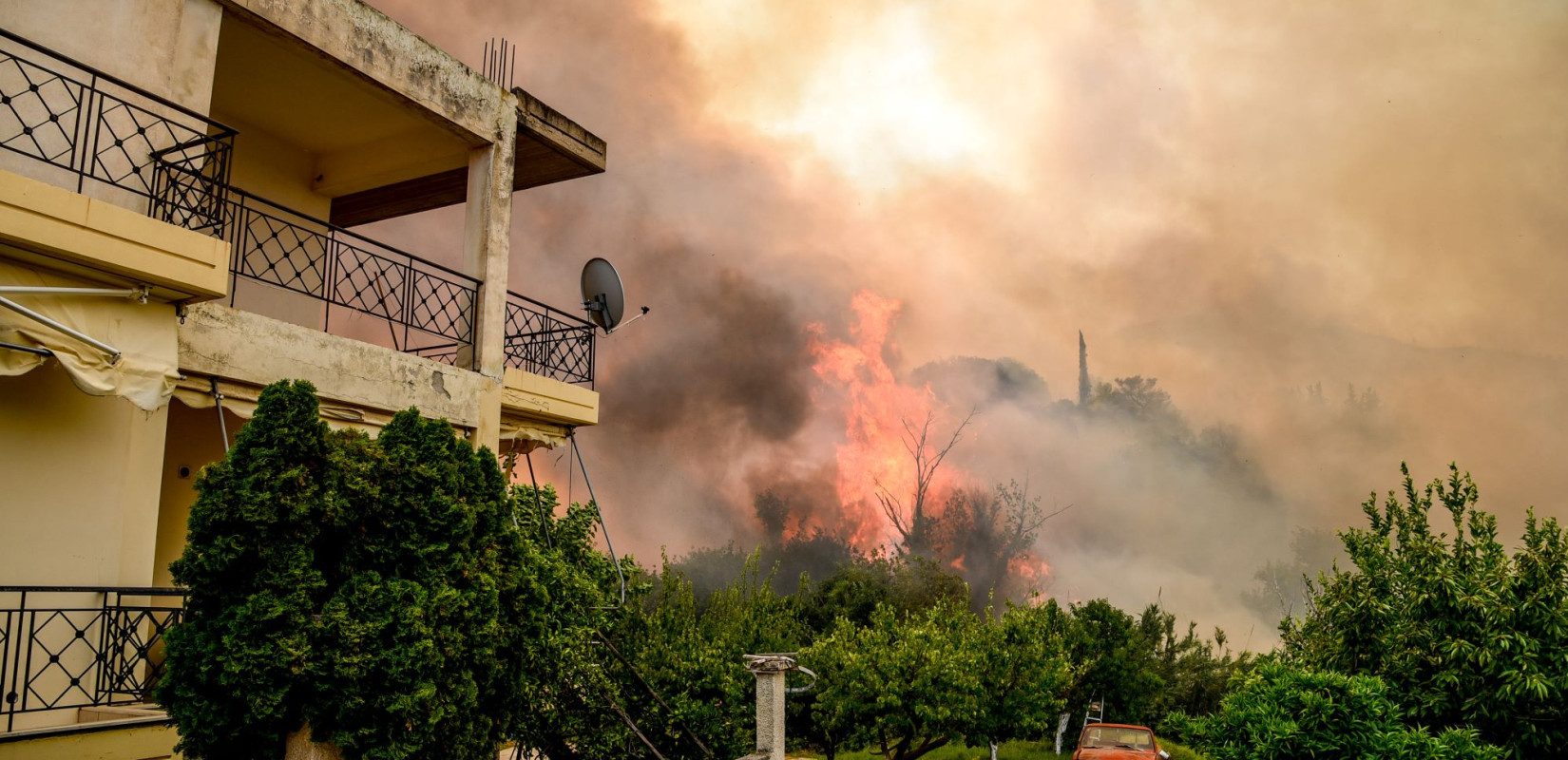 Χωρίς τέλος ο πύρινος εφιάλτης στην Αχαΐα: Ήχησε 112 για εκκένωση 4 περιοχών- Εκκενώνεται νοσοκομείο και γηροκομείο (βίντεο)