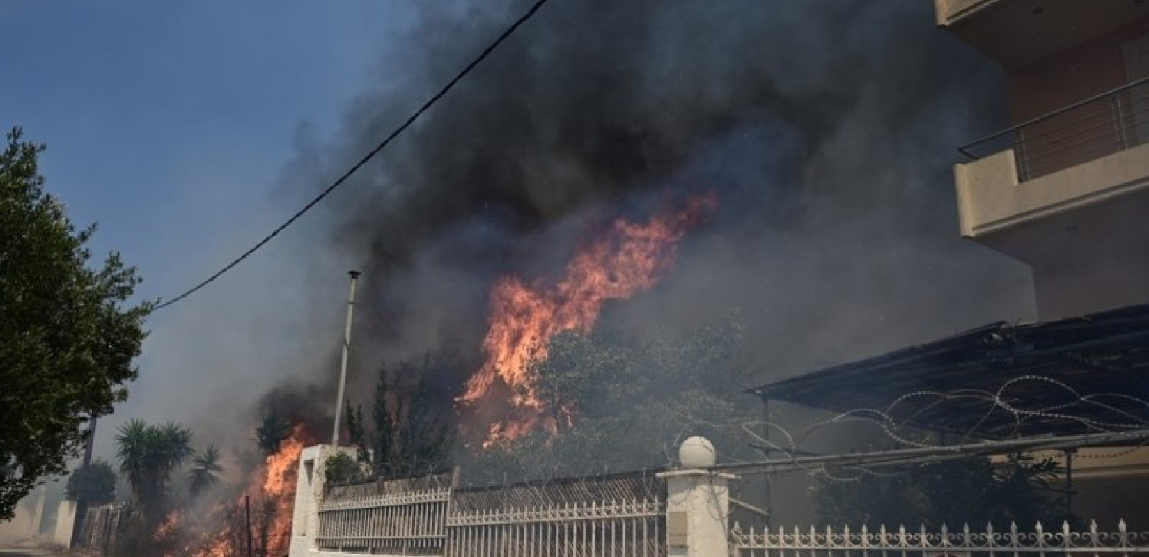 Πώς να προστατευτείτε από μια πυρκαγιά που πλησιάζει – Βήμα-βήμα οδηγίες από την Πολιτική Προστασία