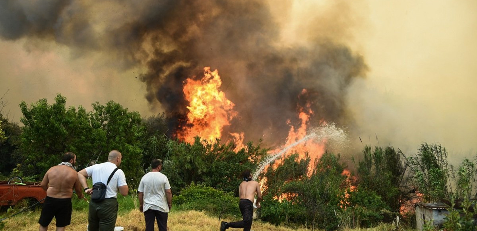 Κάτω Αχαΐα: Κοντά σε σπίτια η φωτιά - Νέα μηνύματα εκκένωσης από το 112