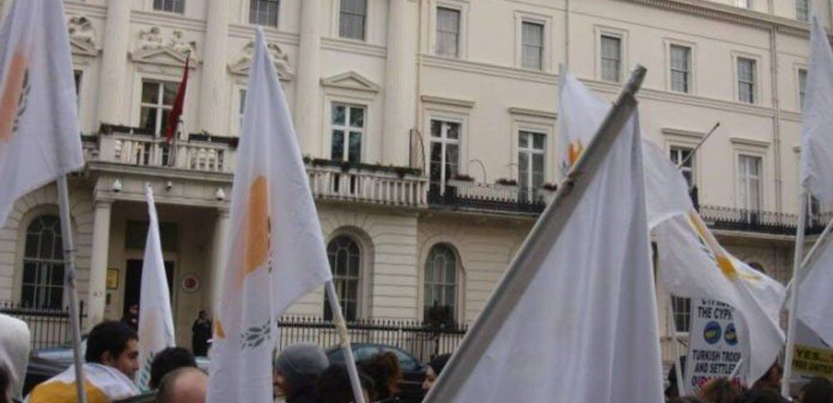 Λονδίνο: Αντιδράσεις των Κυπρίων της Βρετανίας για την αμυντική συμφωνία Λονδίνου - Άγκυρας
