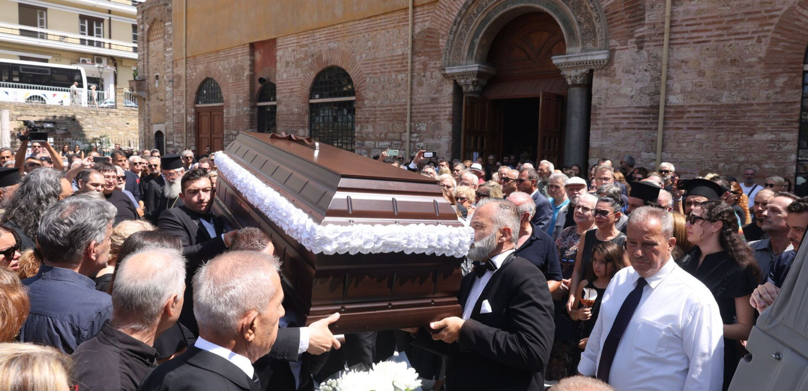 Χρυσόστομος Σταμούλης: Με δάκρυα στα μάτια το τελευταίο αντίο στον καθηγητή της Θεολογικής Σχολής του ΑΠΘ