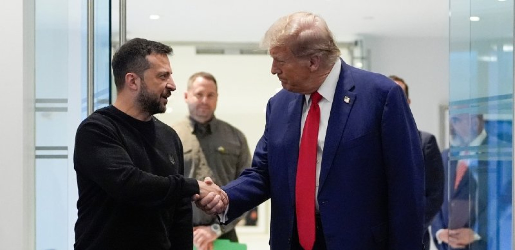 CNN: Ο Τραμπ πιέζει τον Ζελένσκι για «συμβιβασμό» με τη Ρωσία - Η πιο κρίσιμη συνάντηση για τη Δύση μετά τον Ψυχρό Πόλεμο