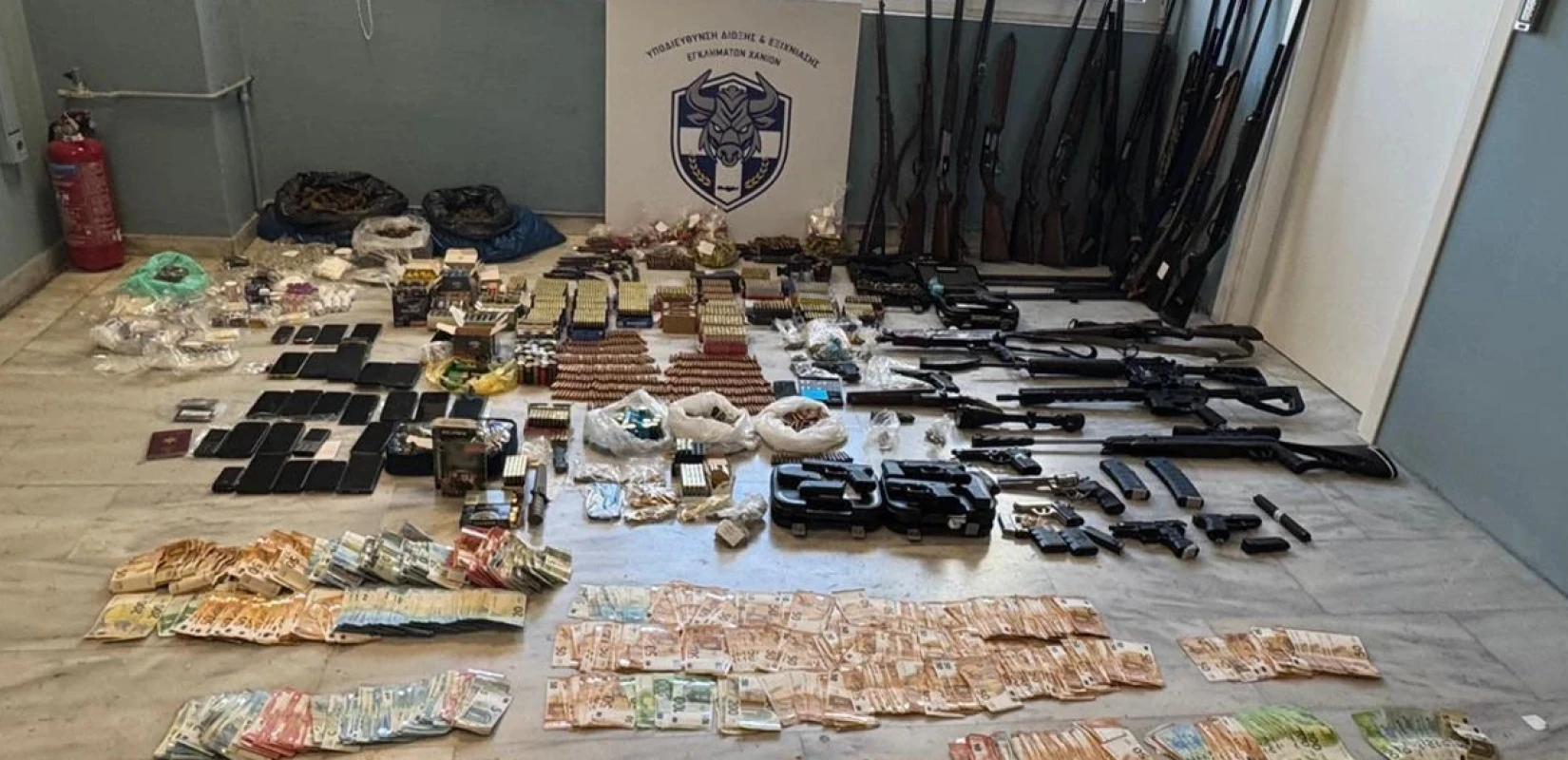 Μαφία της Κρήτης: Στους 49 οι συλληφθέντες - Κατασχέθηκαν όπλα, ναρκωτικά και μετρητά