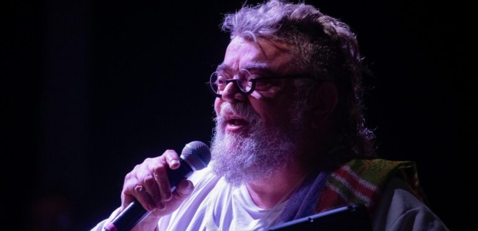 Ο Σταμάτης Κραουνάκης πενθεί την αγαπημένη του μητέρα και αποχαιρετά τον σκηνογράφο Νίκο Στεφάνου (βίντεο)