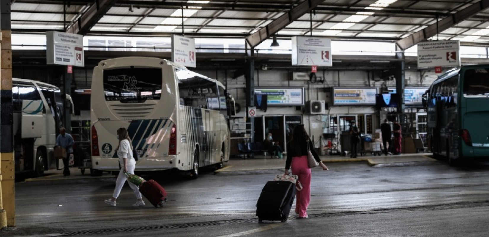 Θεσσαλονίκη: Κορυφώνεται η έξοδος για το τριήμερο – «Φουλάρουν» τα ΚΤΕΛ για Ξάνθη, Κοζάνη και Πάτρα