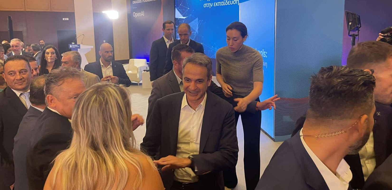 Η Τεχνητή Νοημοσύνη εισάγεται σε 20 σχολεία της χώρας (βίντεο)