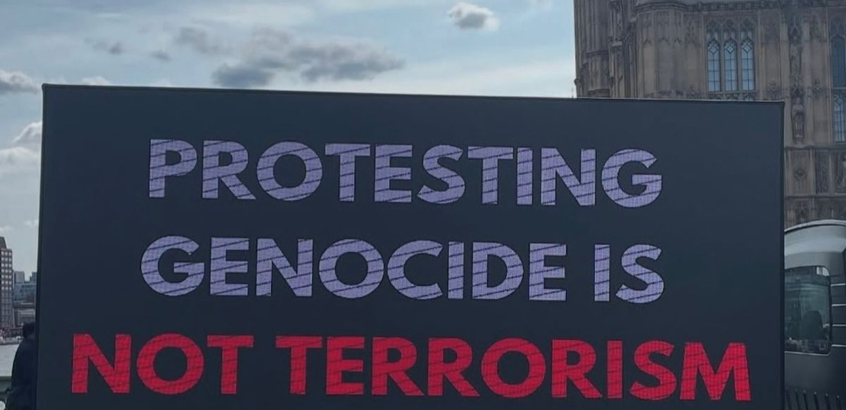 Αγγλία: Συνέλαβαν ηλικιωμένους και ανάπηρους σε διαδήλωση υπέρ της «Palestine Action» (βίντεο)