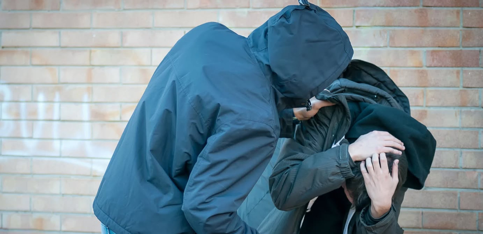 Βία ανηλίκων: Άγριο ξύλο μεταξύ κοριτσιών με γροθιές και κλωτσιές – Σοκαριστικό βίντεο