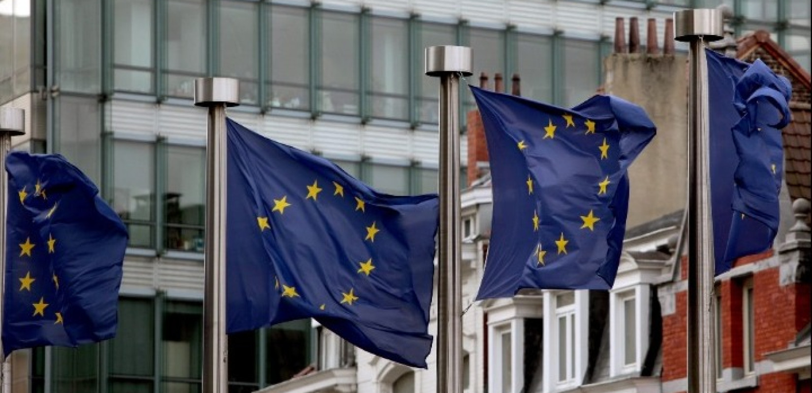 Κομισιόν για τους νέους αμερικανικούς δασμούς: «Το ανώτατο όριο 15% για τις εξαγωγές της ΕΕ αποτελεί εγγύηση»