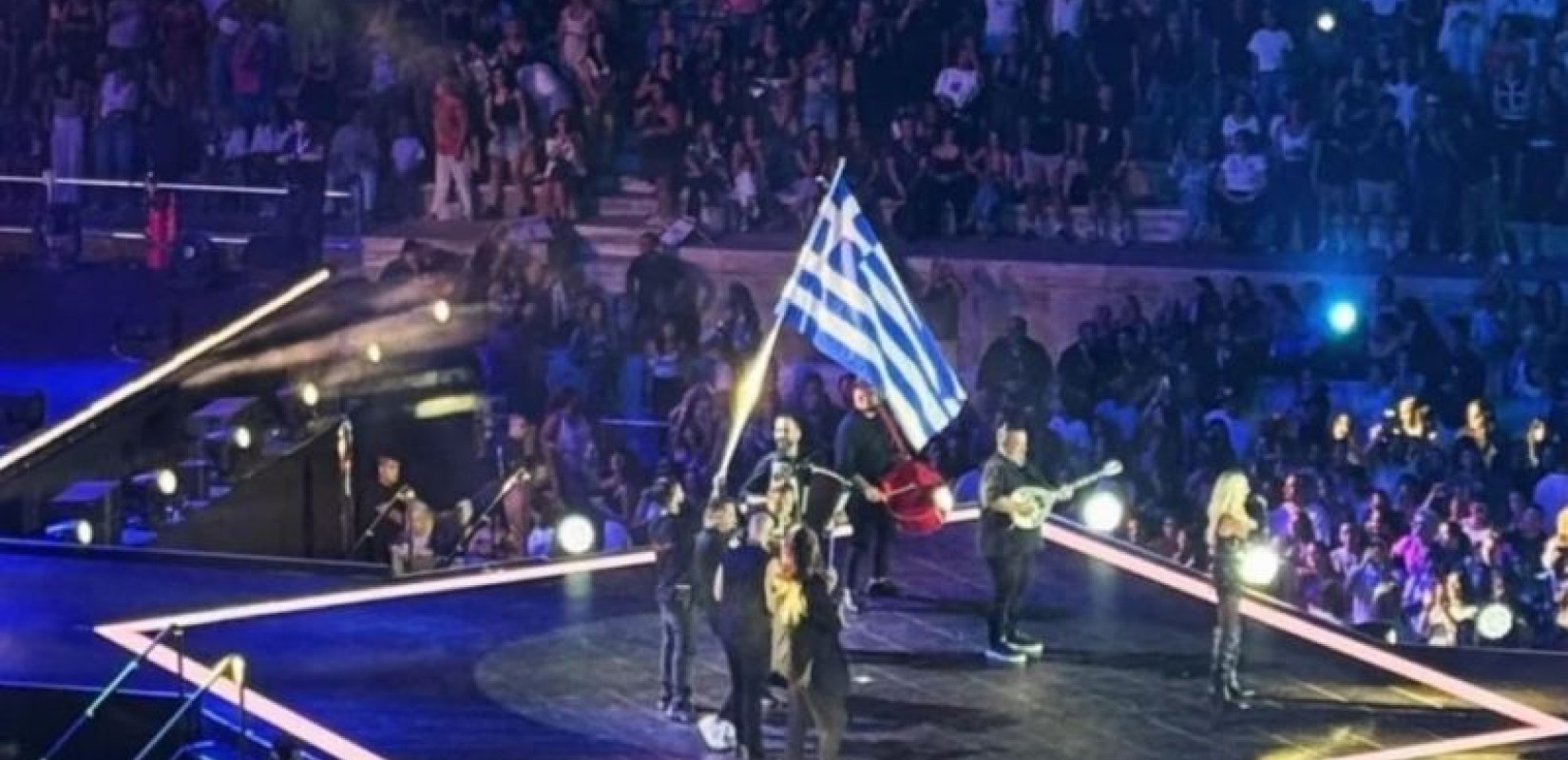 Η Άννα Βίσση αποθέωσε την Εθνική μέσα από το Καλλιμάρμαρο - «Πετάνε τα παιδιά, τραγουδήστε τους!» (βίντεο)