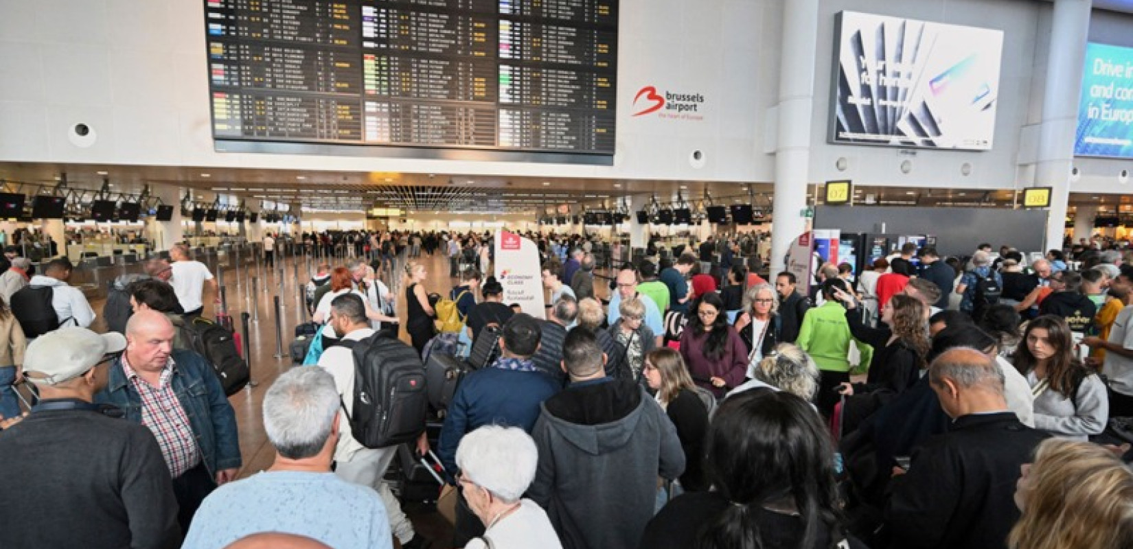 Ψηφιακό χάος στα αεροδρόμια της Ευρώπης: Χτύπησαν τα check-in οι χάκερς