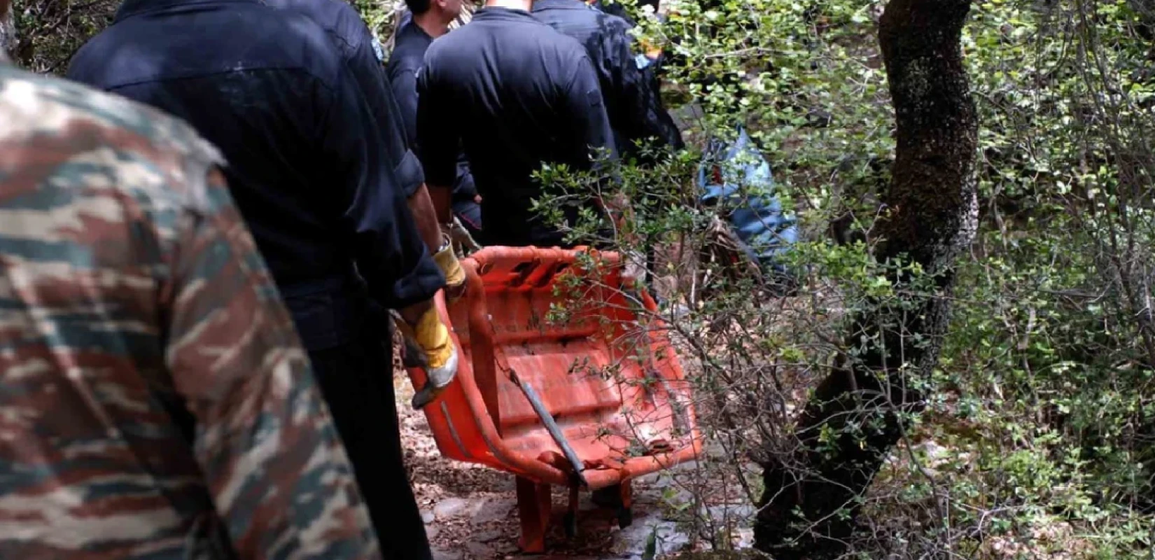 Λάρισα: Άνδρας εγκλωβίστηκε σε σπηλιά 22 μέτρων - Μεγάλη επιχείρηση της ΕΜΑΚ για τον απεγκλωβισμό του