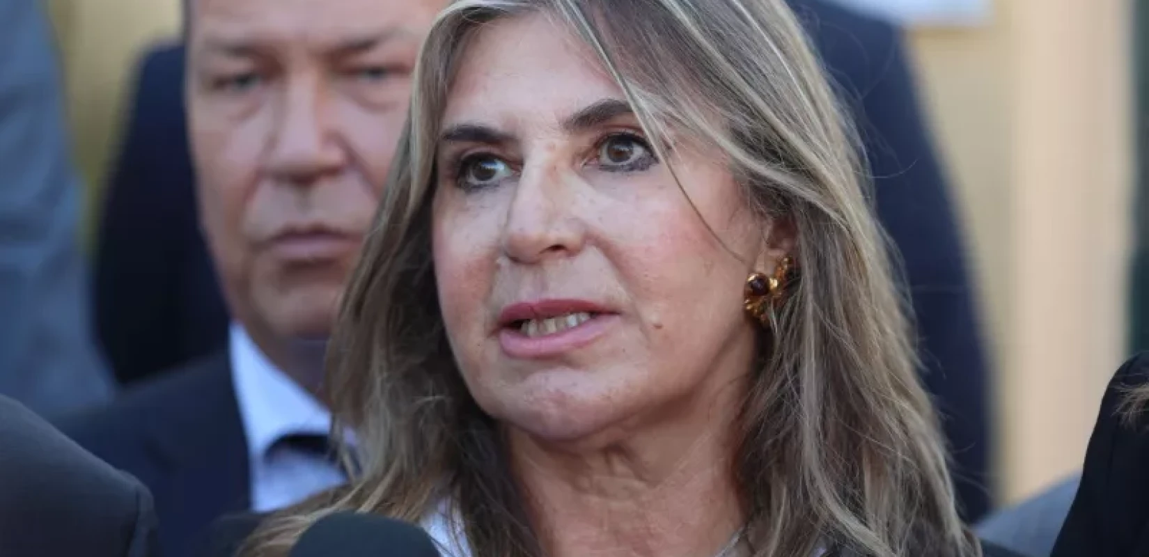 Δίκη για τη δολοφονία Βαλυράκη: «Ήταν σφαγιασμένος, έγινα ντετέκτιβ για να βρω την αλήθεια» είπε η σύζυγος του