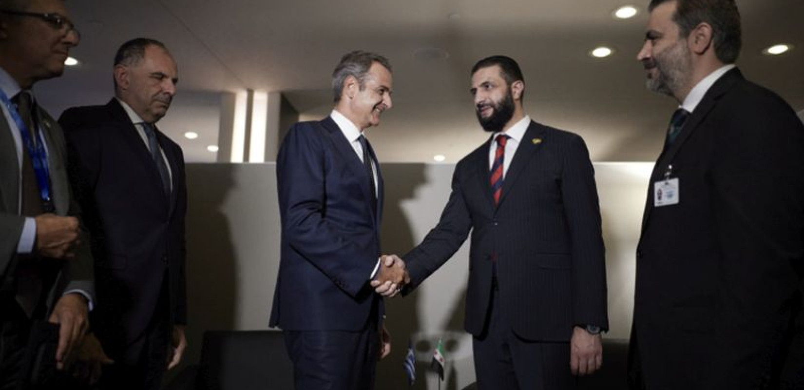 Συνάντηση Μητσοτάκη – Αλ Σάρα στη Νέα Υόρκη: Στήριξη στην ανοικοδόμηση της Συρίας