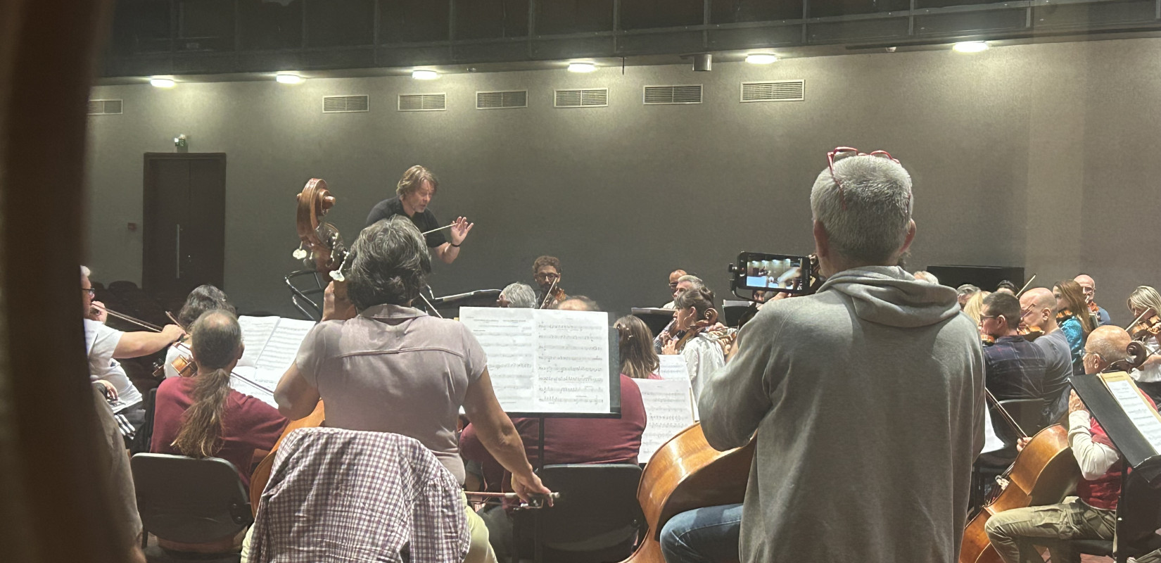 Στην Εσθονία με την ΚΟΘ: Πραγματοποιήθηκε ως αργά χθες το βράδυ η πρώτη πρόβα της ορχήστρας στο Μέγαρο Μουσικής του Πάρνου