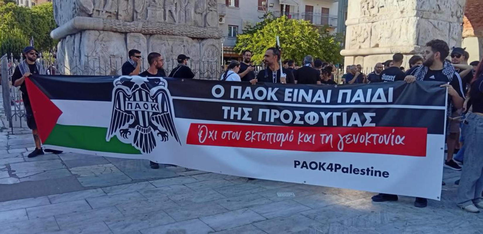 Θεσσαλονίκη: Φίλαθλοι του ΠΑΟΚ ύψωσαν φωνή διαμαρτυρίας για την παρουσία της Μακάμπι Τελ Αβίβ στην πόλη (βίντεο)