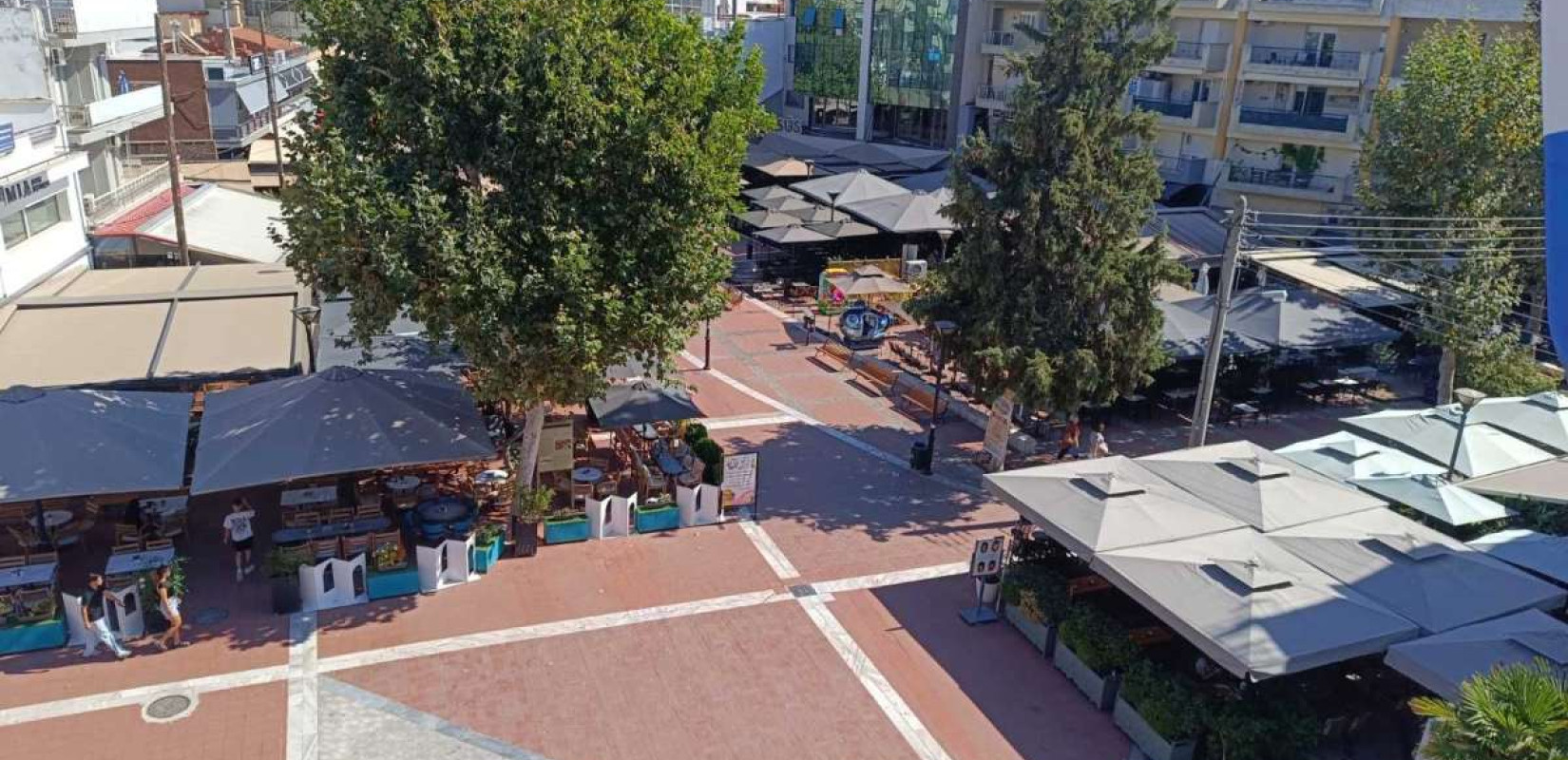 Θεσσαλονίκη: Ξεκινά η τακτοποίηση των τραπεζοκαθισμάτων στην Πλατεία Ευόσμου - Κλήση σε επιχειρηματίες από τον Δήμο