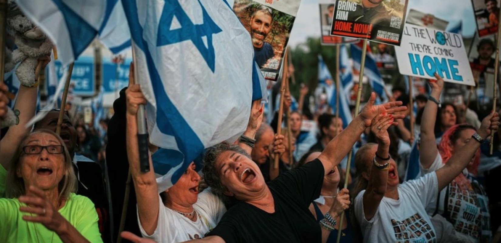 Στη στρατιωτική βάση Ρέιμ οι οικογένειες των ομήρων - Συγκίνηση και ελπίδα στο Ισραήλ (Live)