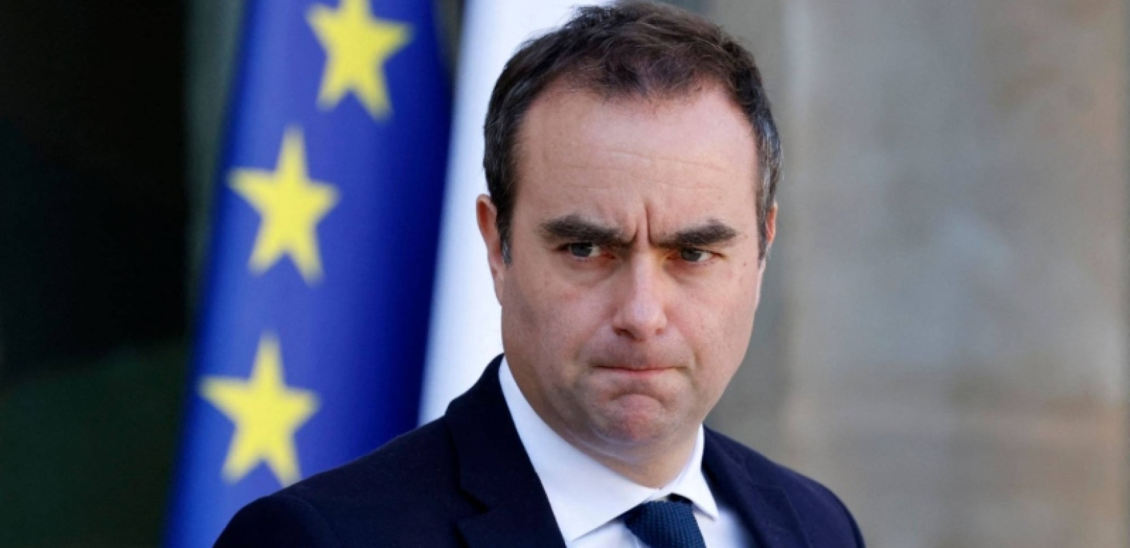 Γαλλία: «Καμπανάκι» Λεκορνί για σοβαρές απειλές ξένων παρεμβάσεων στις εκλογές του 2027