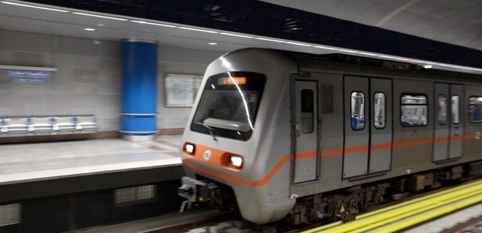 ΣΤΑΣΥ: Άγνωστοι πέταξαν πέτρα σε συρμό του Ηλεκτρικού – Τραυματίστηκε επιβάτης