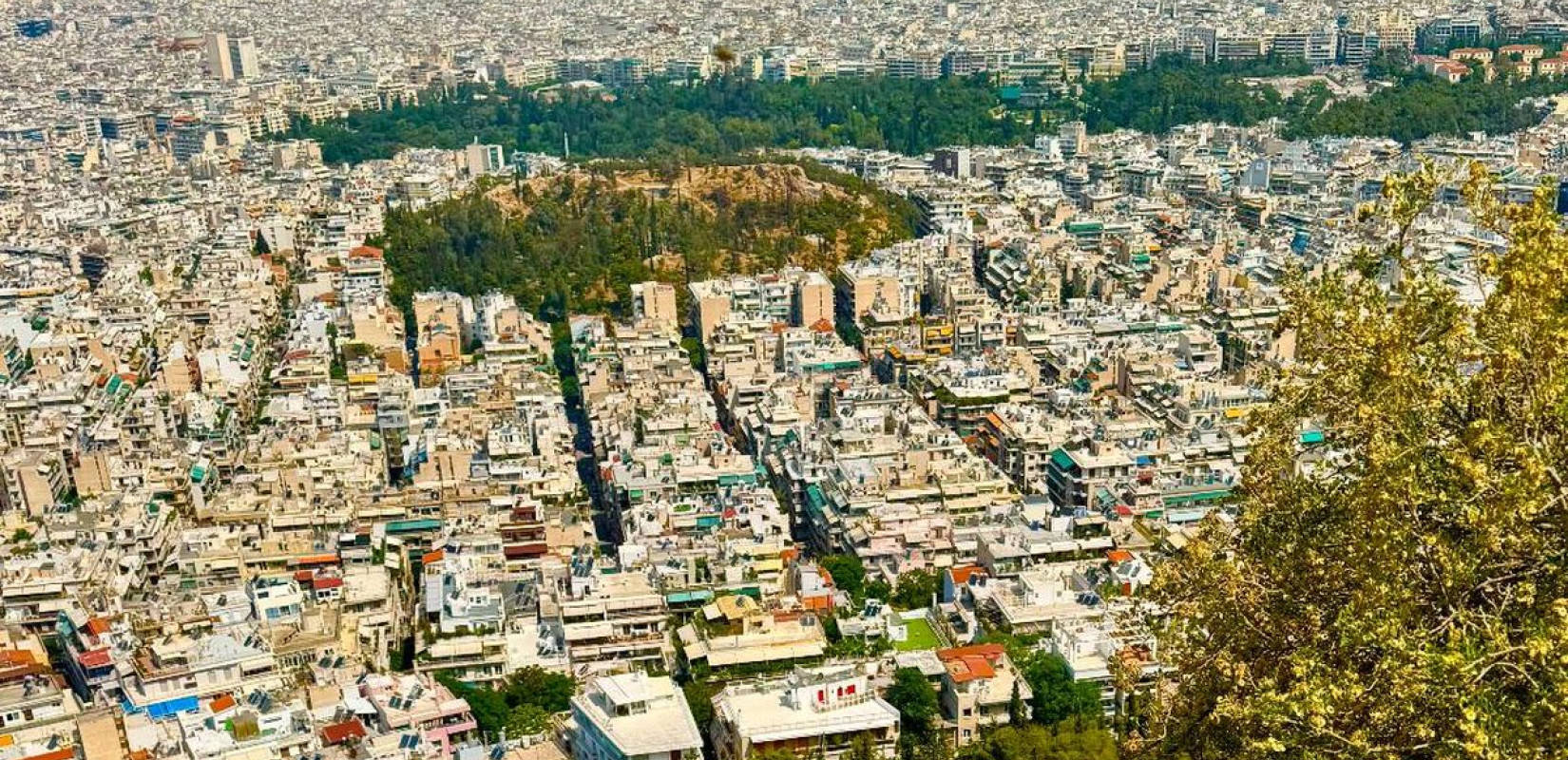 Ανακατασκευές αλλάζουν το «πρόσωπο» των σπιτιών στην Αθήνα